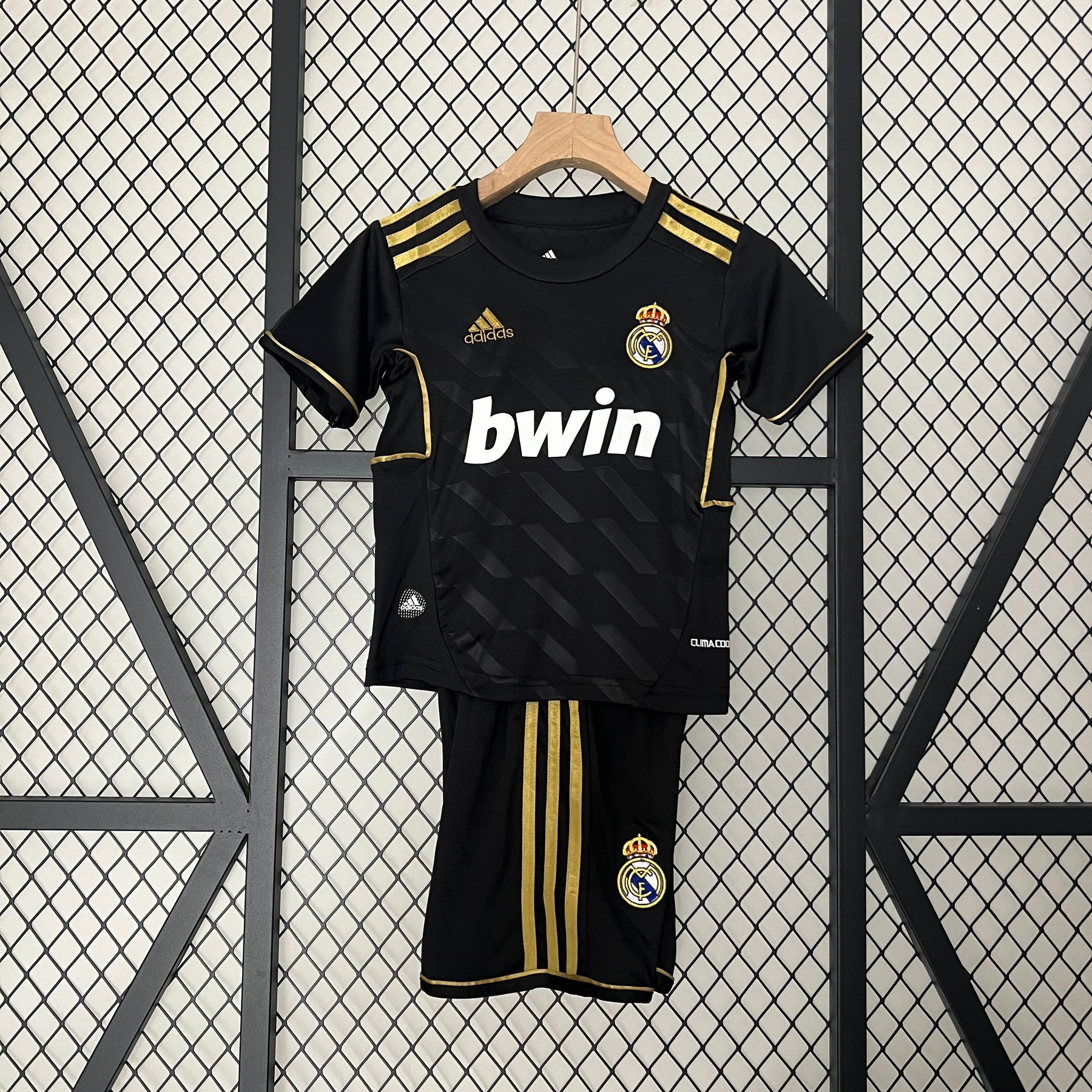 Kit Kids Retro Real Madrid Away Jersey 2011/12